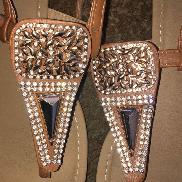 Light brown and gold sandals - Picture 2 of 3